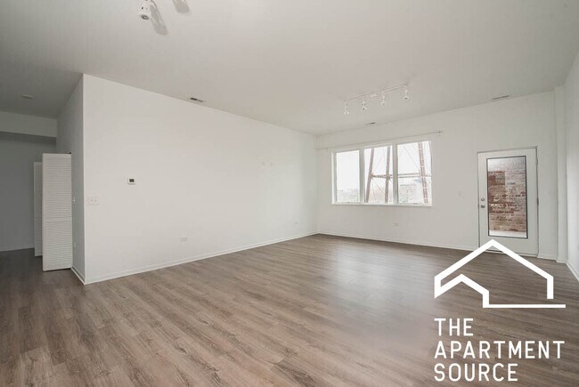 Building Photo - 2550 S Wabash Ave