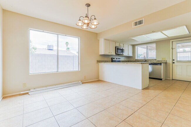 Building Photo - 503 W Cheyenne Dr