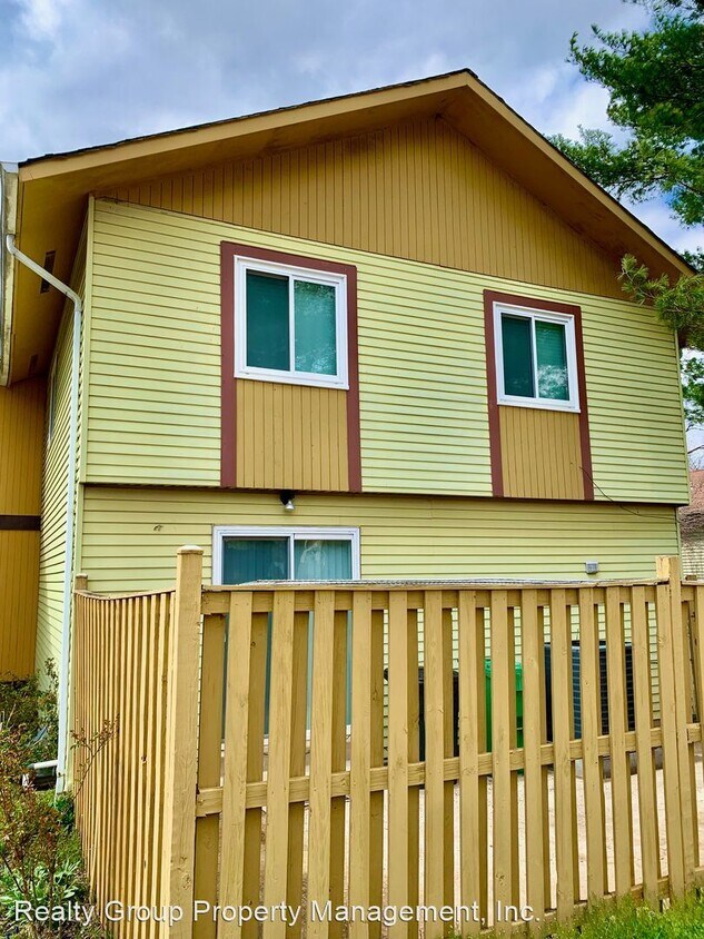 Primary Photo - 3 br, 2.5 bath House - 16 BRIAN CT