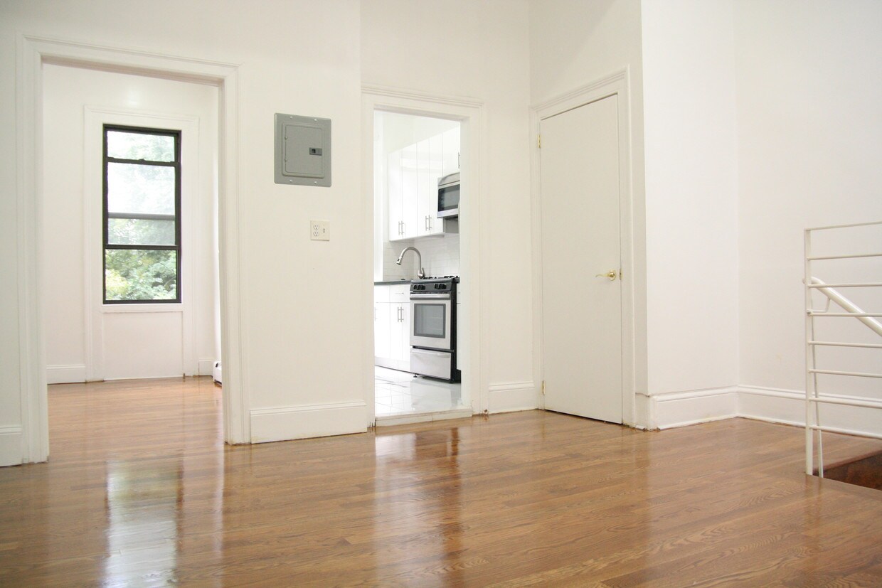 Foto principal - 487 Hart St