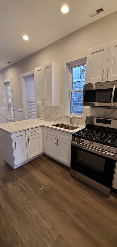 Foto principal - 4534 S Marshfield Ave