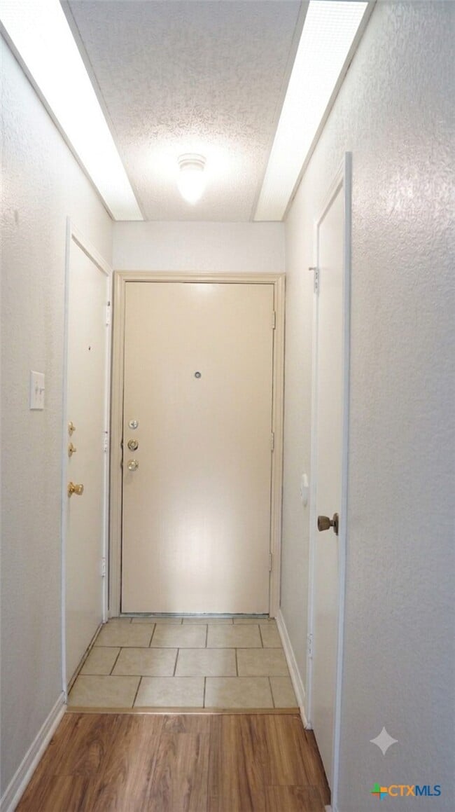 Building Photo - 204 Jason Dr
