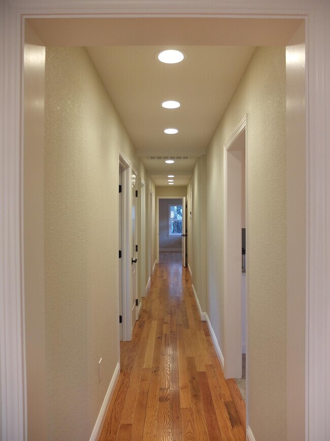 Foto del edificio - 1737 Parkside Dr