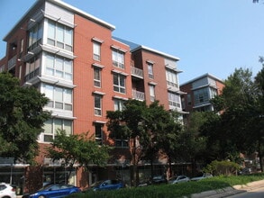 Building Photo - 2025 S Indiana Ave