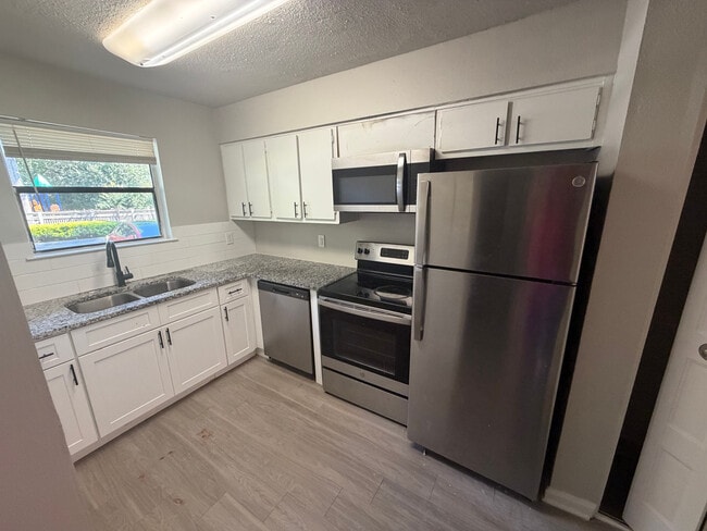 Foto del edificio - Room in Apartment on Winterbrook Ct