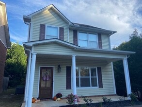 Building Photo - 1141 College Hill Rd