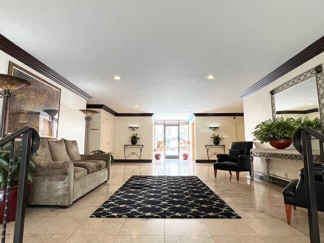 Foto del edificio - 1015 N Kings Rd