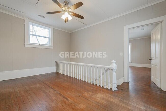 Building Photo - 1720 College St