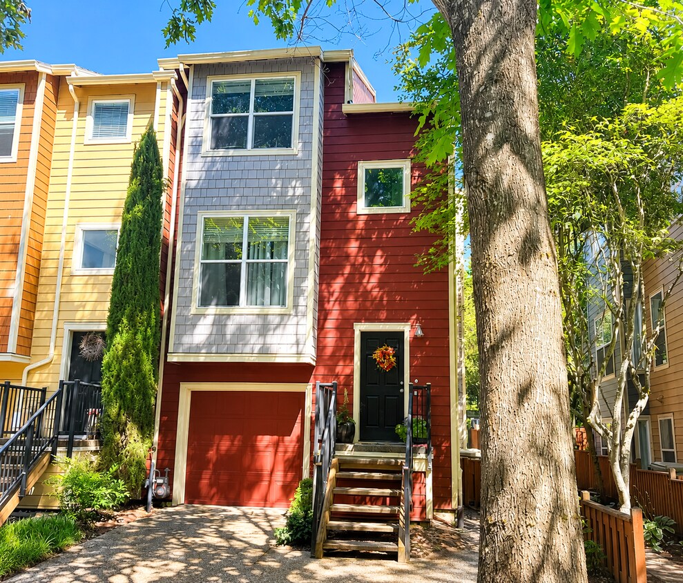 Foto del edificio - Gorgeous 3 BD | 2.5 BA Townhome | Popular Amberglen Townhomes Neighborhood | Beautiful Backyard |...