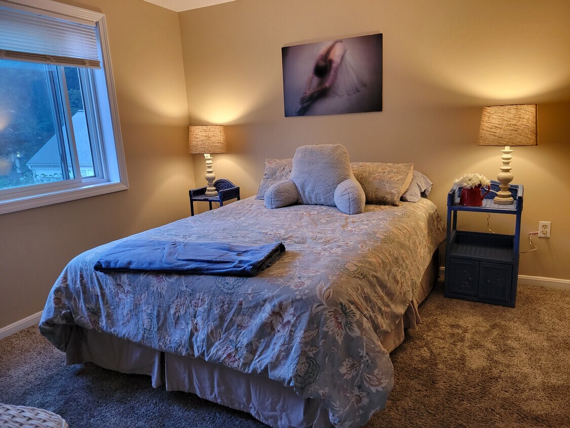 Guest Bedroom - 162 Stone Ridge Rd