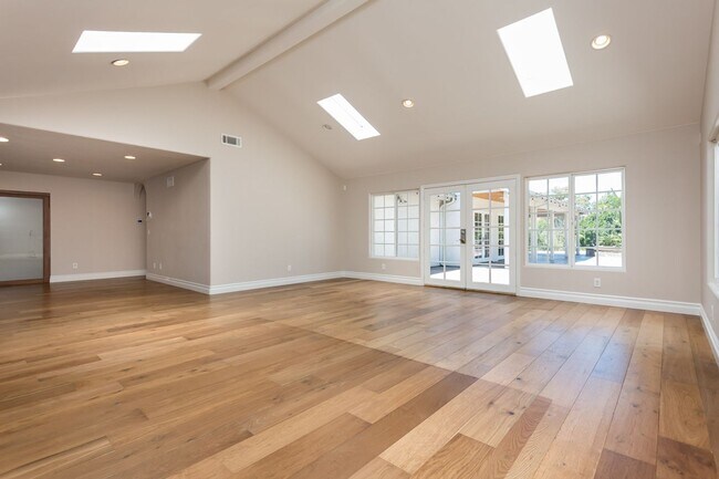 Building Photo - Spacious Entertainers Retreat in San Carlos!