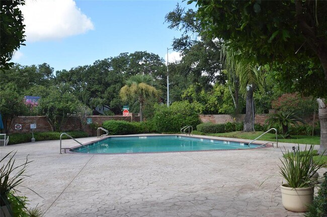 Building Photo - 1601 S Shepherd Dr