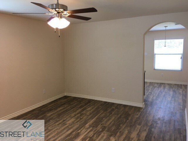 Building Photo - Now offering 1-month free!