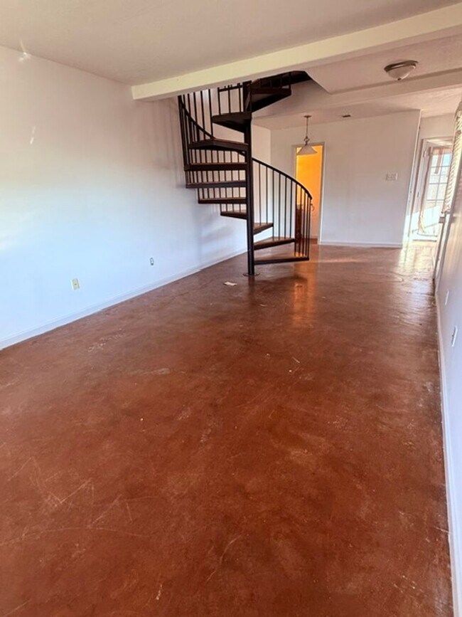 Foto del edificio - Updated 2-Bed Townhouse Steps from McNeese...