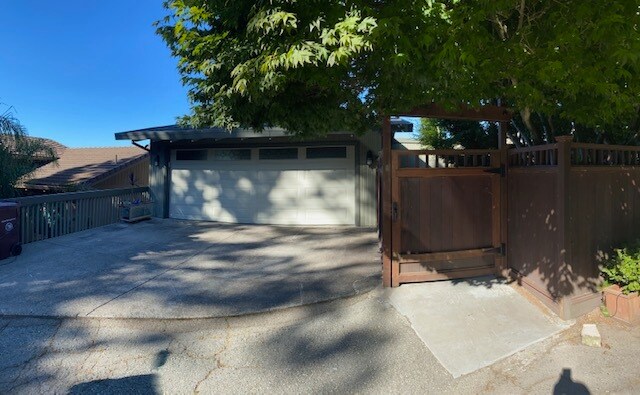 Primary Photo - 19 Villanova Ln