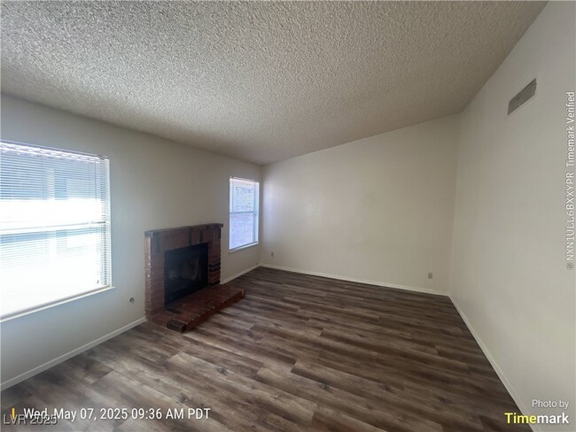 Foto del edificio - 6433 Deadwood Rd