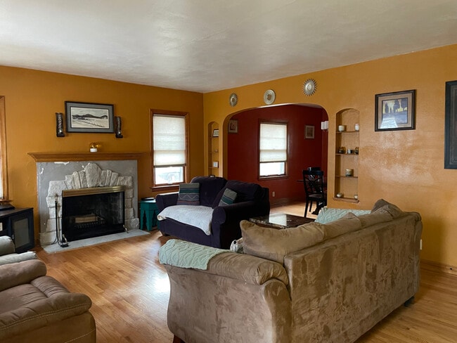 Foto del edificio - 1122 Luther Ave