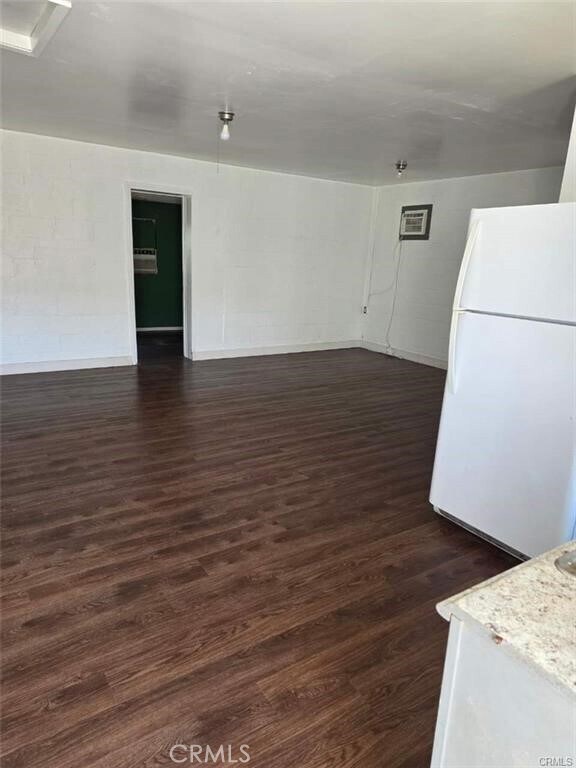 Foto del edificio - 17946 Merrill Ave