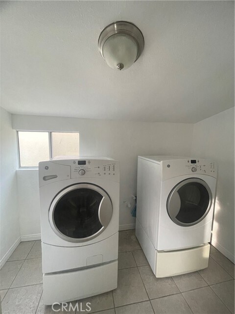 Foto del edificio - 1175 E Villa St