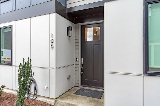 Building Photo - 5 Seawell Ave