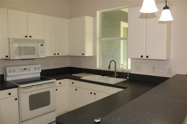 Building Photo - 9122 64th Ct E
