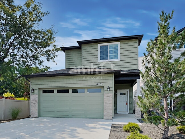 3073 E Ionia Ct