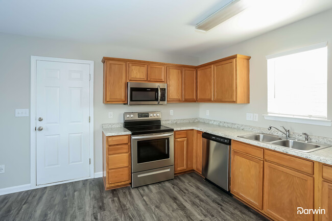 Building Photo - 2328 Chantilly Ct