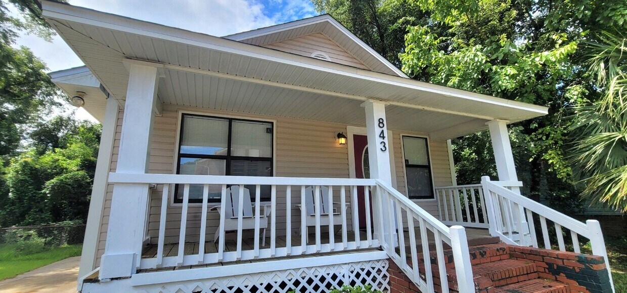 Primary Photo - SPACIOUS 5/2 w/ Fenced Yard, Washer/Dryer,...