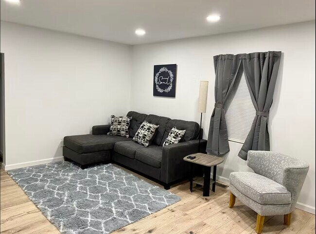 Foto del edificio - 312 Rosedale Ave