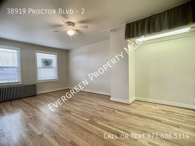 Building Photo - Charming Studio Apartment in Sandy! | $1,195