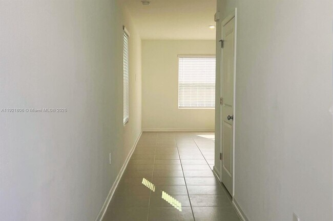 Foto del edificio - 3126 Totem Rd