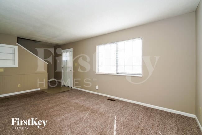 Foto del edificio - 7736 Woods Crossing Ave