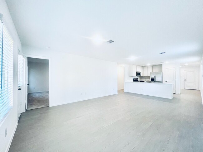 Building Photo - 3082 Mallorca Dr