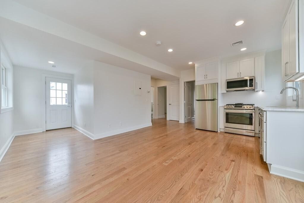 56 Hooper St Unit 2R, Chelsea, MA 02150 Condo for Rent in Chelsea, MA