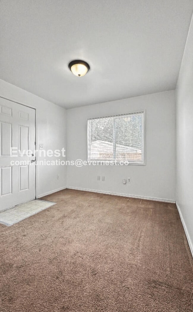 Building Photo - 43410 SE N Bend Way