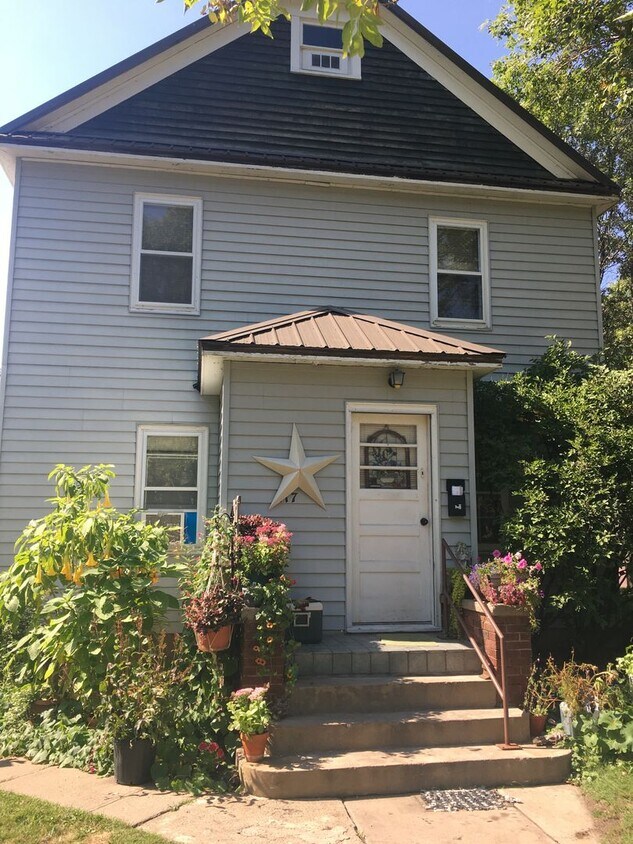 Primary Photo - 217 2nd St NE