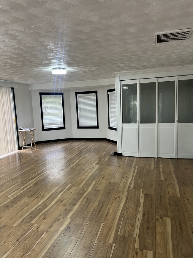 Building Photo - 13704 Tower Rd