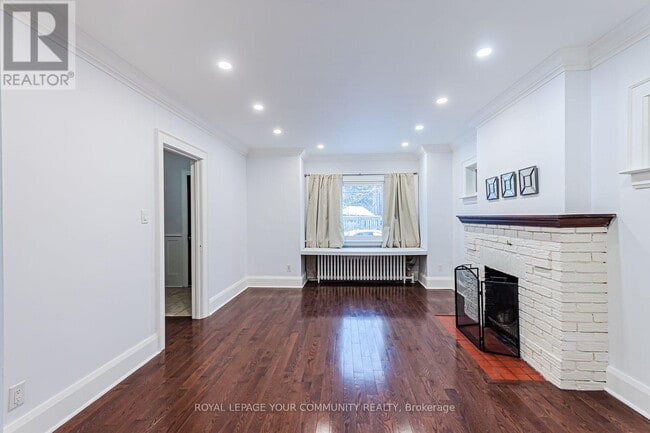 Building Photo - 526 Roselawn Ave