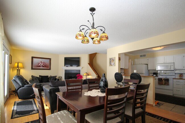 Foto del edificio - 12409 Birnamwood Ct