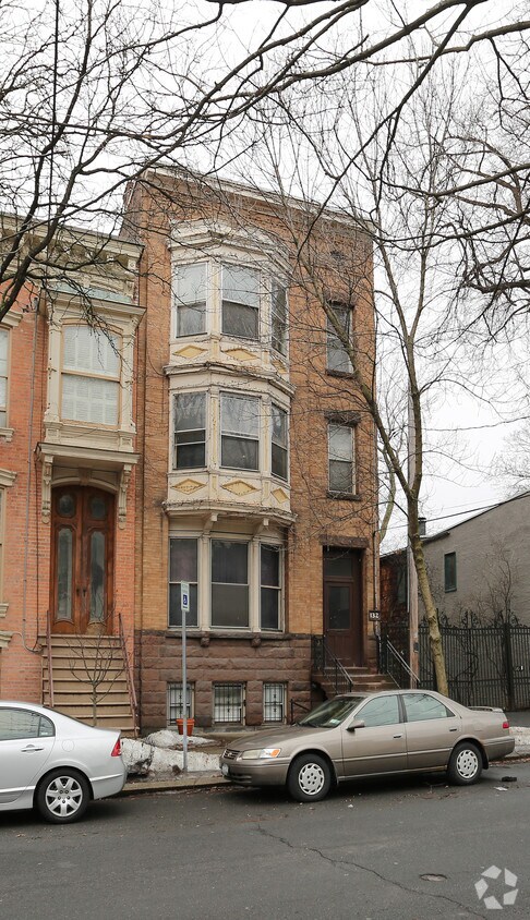 Building Photo - 136 Chestnut St