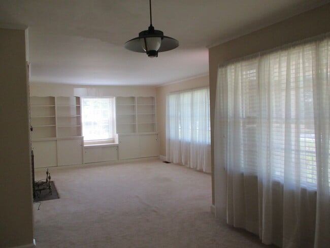 Foto del edificio - 3 Bed, 1.5 Bath Home