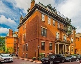 Building Photo - 2 Otis Pl