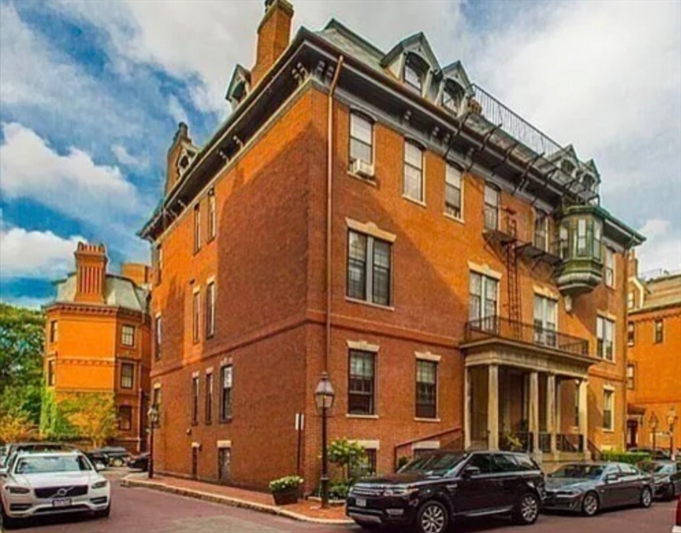 Primary Photo - 2 Otis Pl