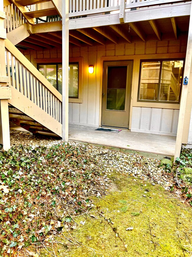 Building Photo - 604 Meredith Ln
