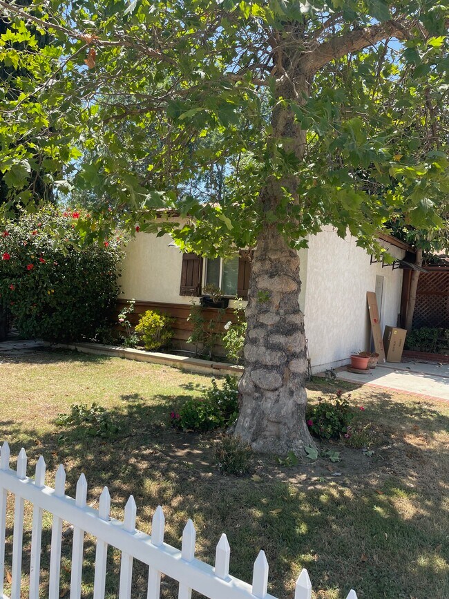 Foto del edificio - 6631 Bertrand Ave