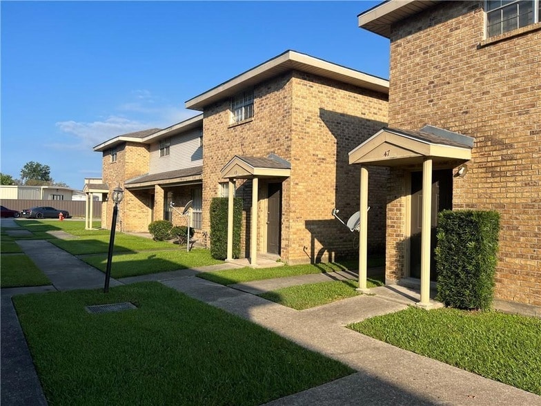 Primary Photo - 126 Lakewood Dr