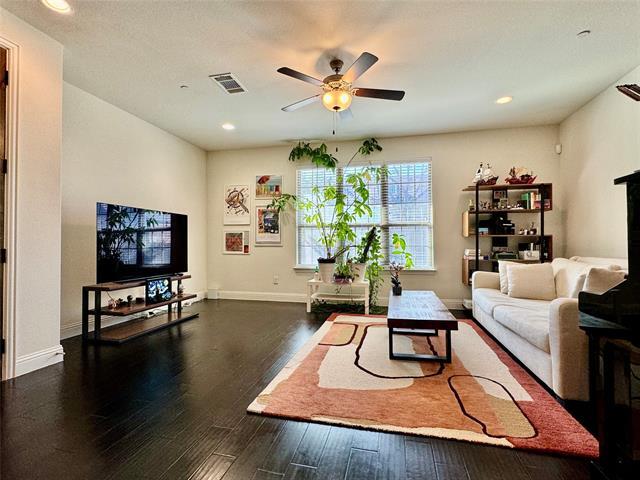 Foto del edificio - 2216 Jameson Ln