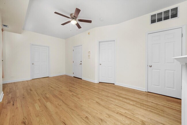 Building Photo - 2409 S Oakley Ave