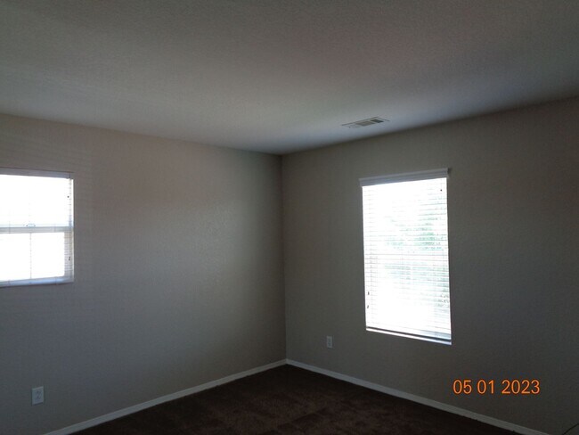 Foto del edificio - Beautiful 2 Story Home Offering 2548 sq. ft. and Built in 2005 with 3 Bedrooms plus office/additi...