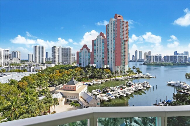 Foto del edificio - 3340 NE 190th St